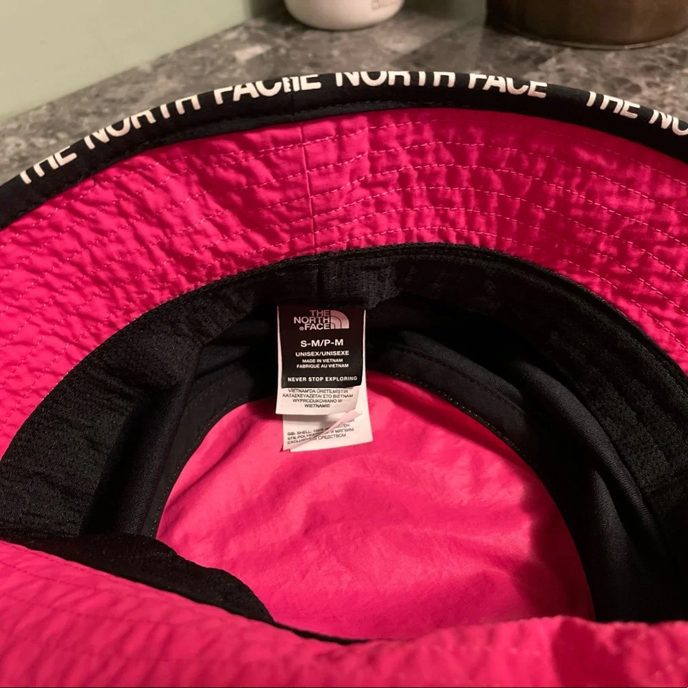 The‎ North Face Women Hot Pink and Black Bucket Hat